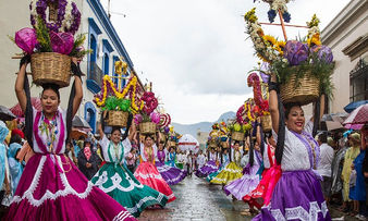 La Guelaguetza llega a Contigo en la distancia