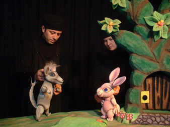 Con sus marionetas “Jaime Florentino” recorre escuelas, plazas y parques llevando valores a los niño