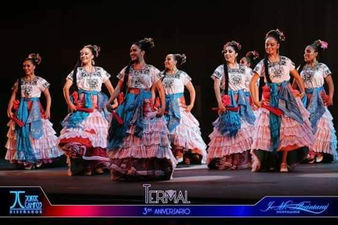 Con escenificaciones creativas, el grupo multidisciplinario “Termal” difunde cultura en Aguascalient