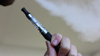 Consumidores de Vaporizadores y Cigarrillos, en la Mira del COVID-19