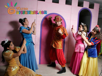 La compañía teatral Divertirse.com presenta actividades culturales y lúdicas