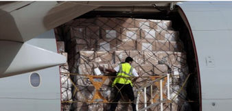 La OTAN manda a España un cargamento de 1,2 toneladas de material sanitario