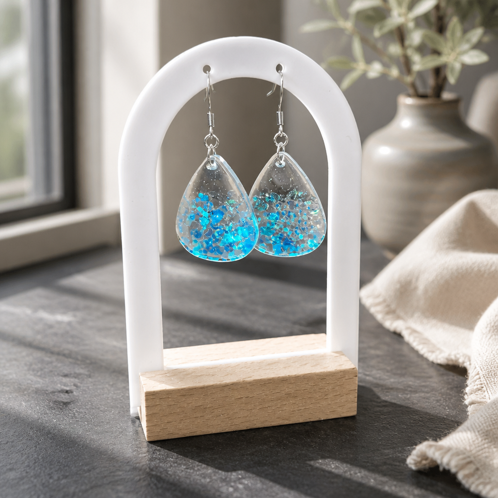 Boucles d'oreilles en résine transparente et paillettes bleues/depuis theoz.be