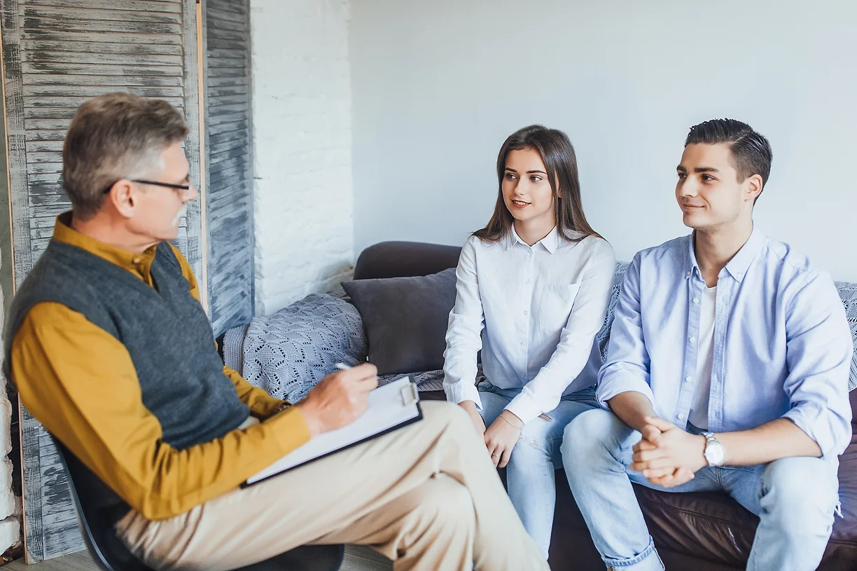 psychologist-working-with-married-couple-home.webp