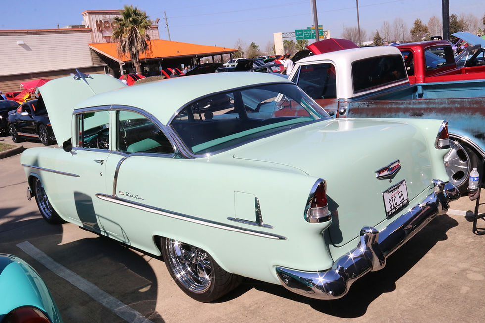 2 - HOOTERS KATY (10)