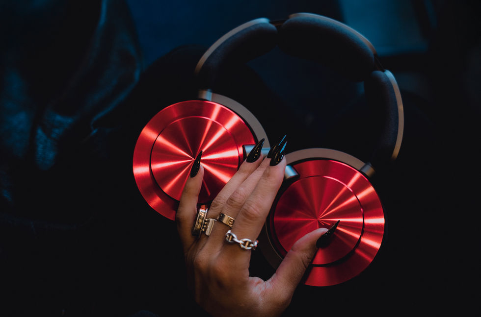 Limited edition product "Tschäry red" caps
