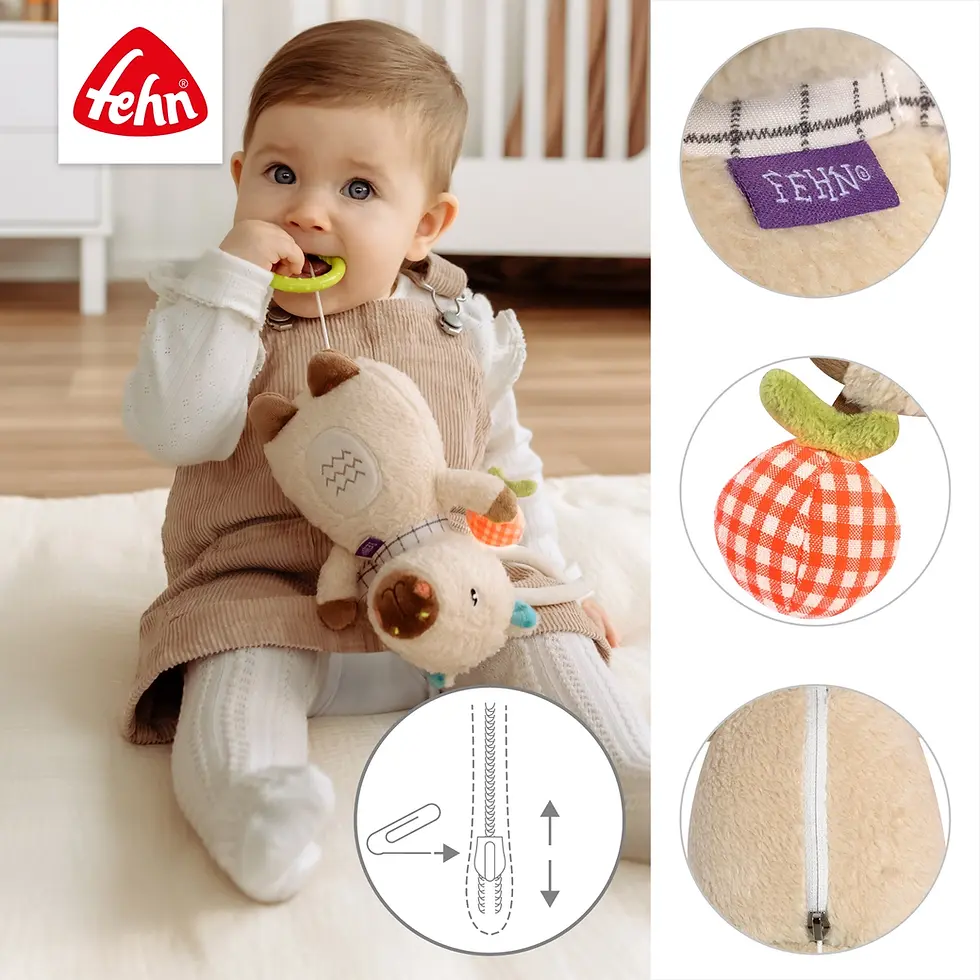 Bebe mordillant l anneau de la boite a musique capybara et details des finitions Fehn