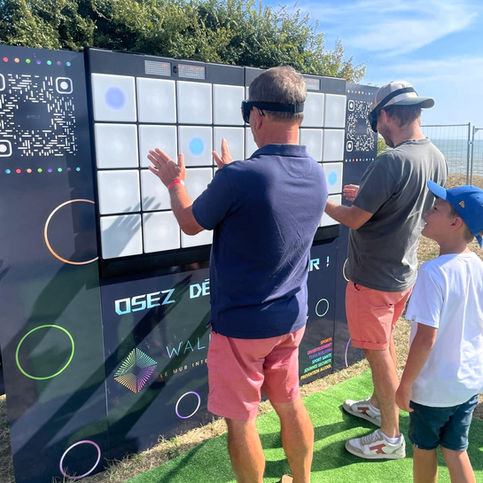 Sensibiliser autrement : une journée autour de l’alcool avec WALLY, le mur interactif