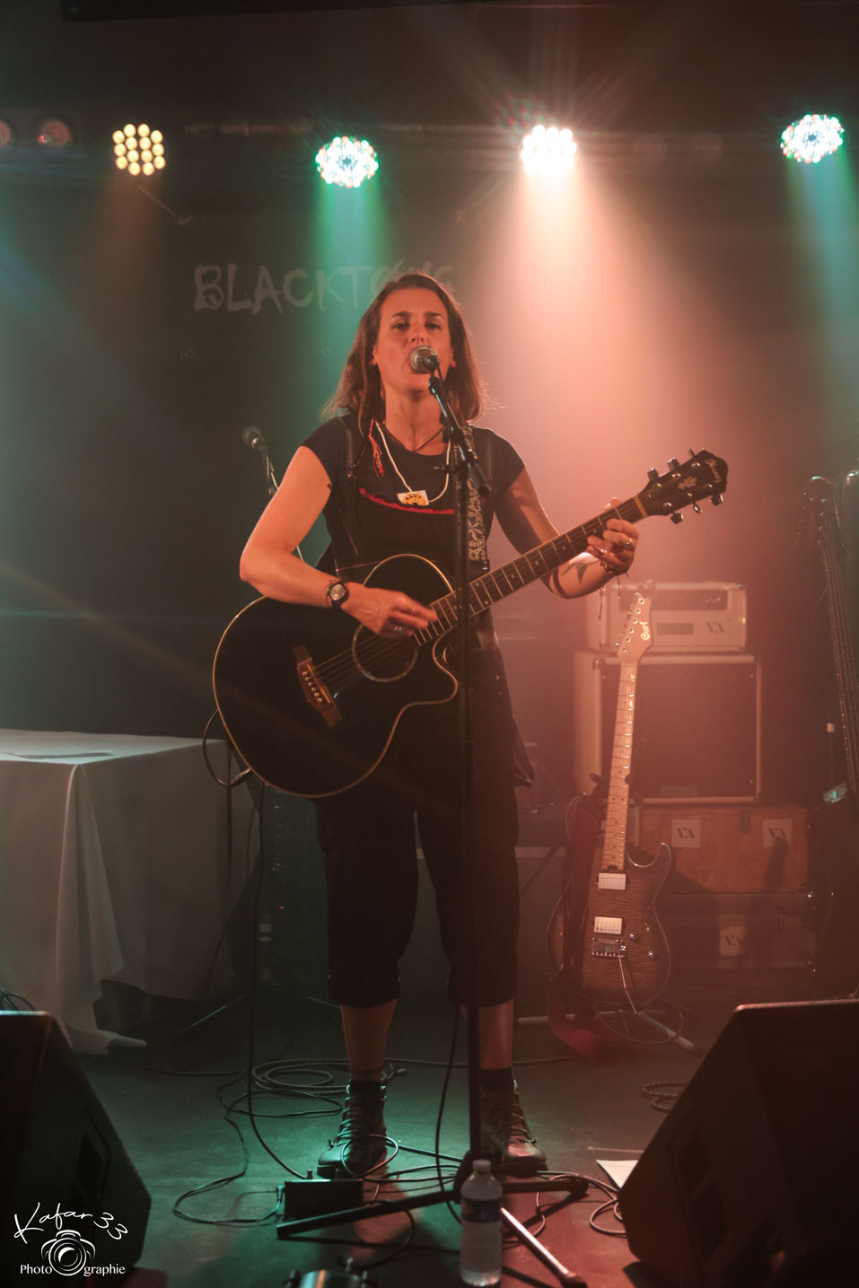 BLACKTONG GUITARISTE À LA ROCK SCHOOL BARBEY.jpg