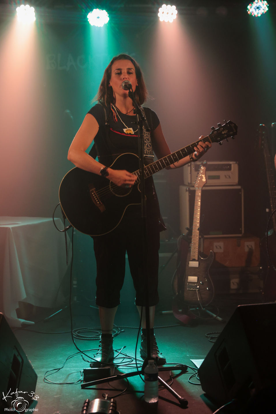 BLACKTONG POWER TRIO CHANTEUSE À LA ROCK SCHOOL BARBEY.jpg