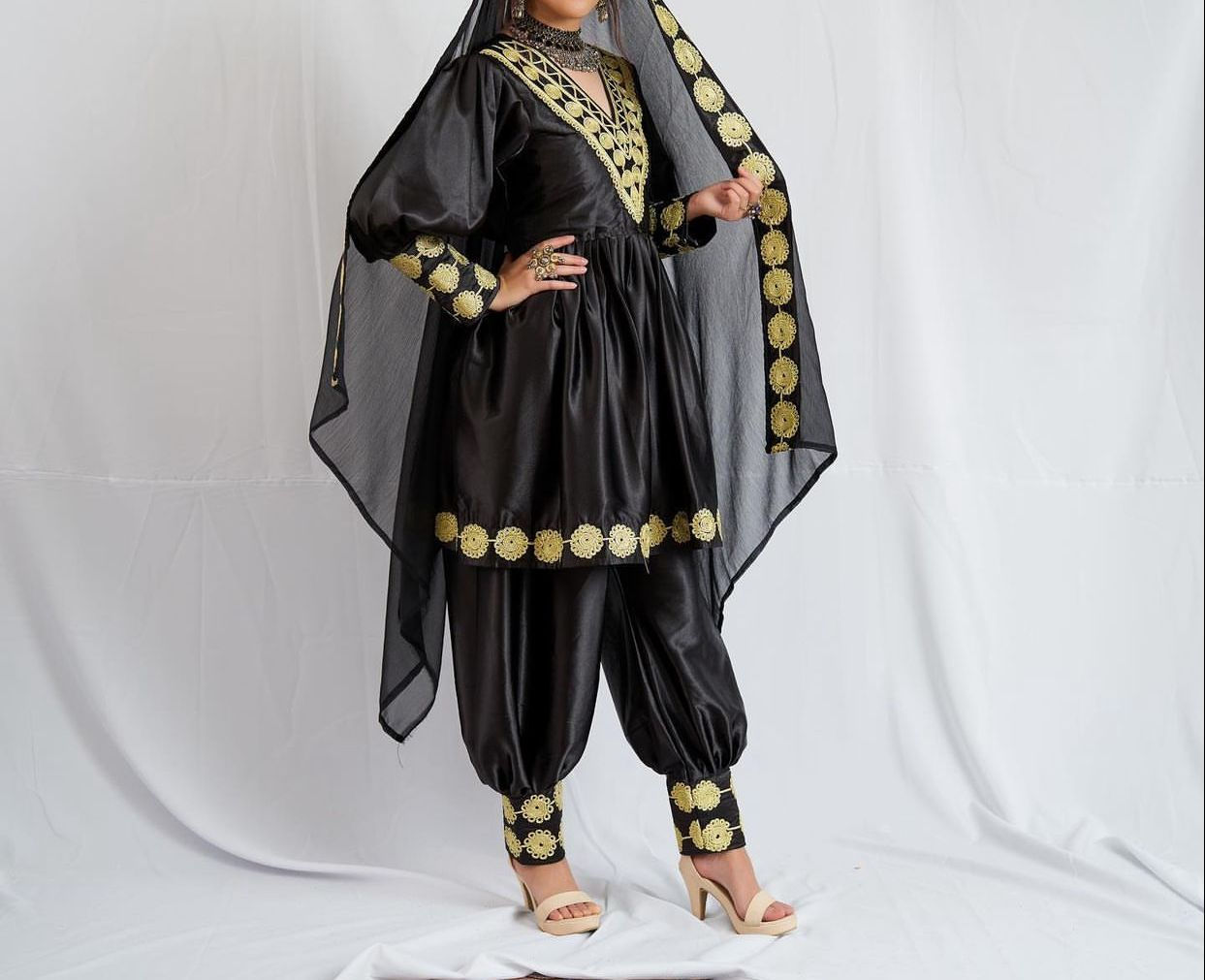 black lelan/Gaj/silk/shafoon/velvet dress