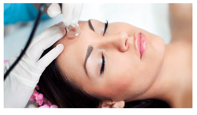 Lymphatic Drainage Facial: Relaxing and De-Puffing