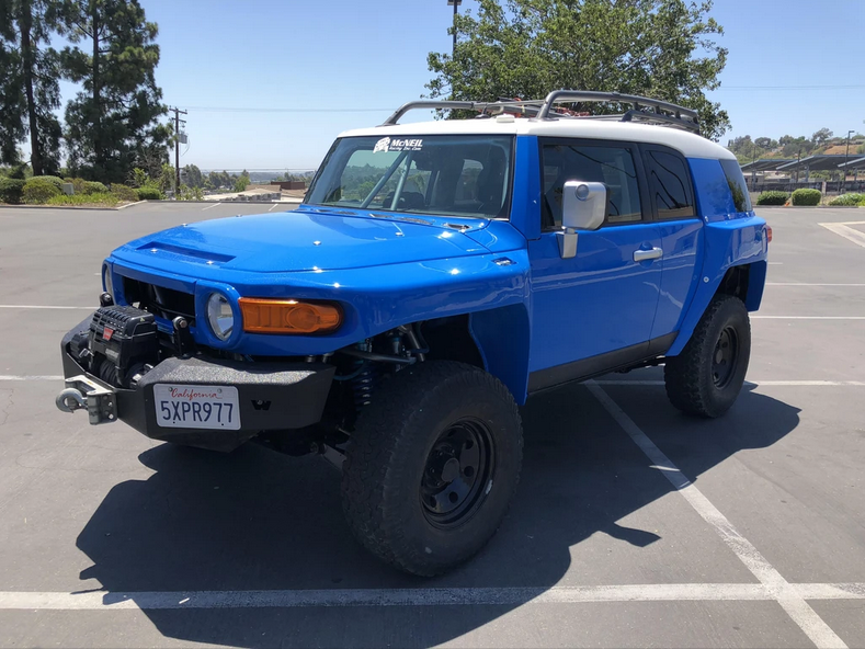 Thumbnail: Toyota FJ Cruiser 07-21  - One-Piece Fiberglass Front End