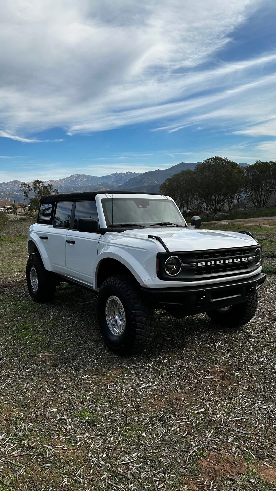Ford Bronco 2223 4.5in Off Road Fiberglass Fenders 12° North Industries