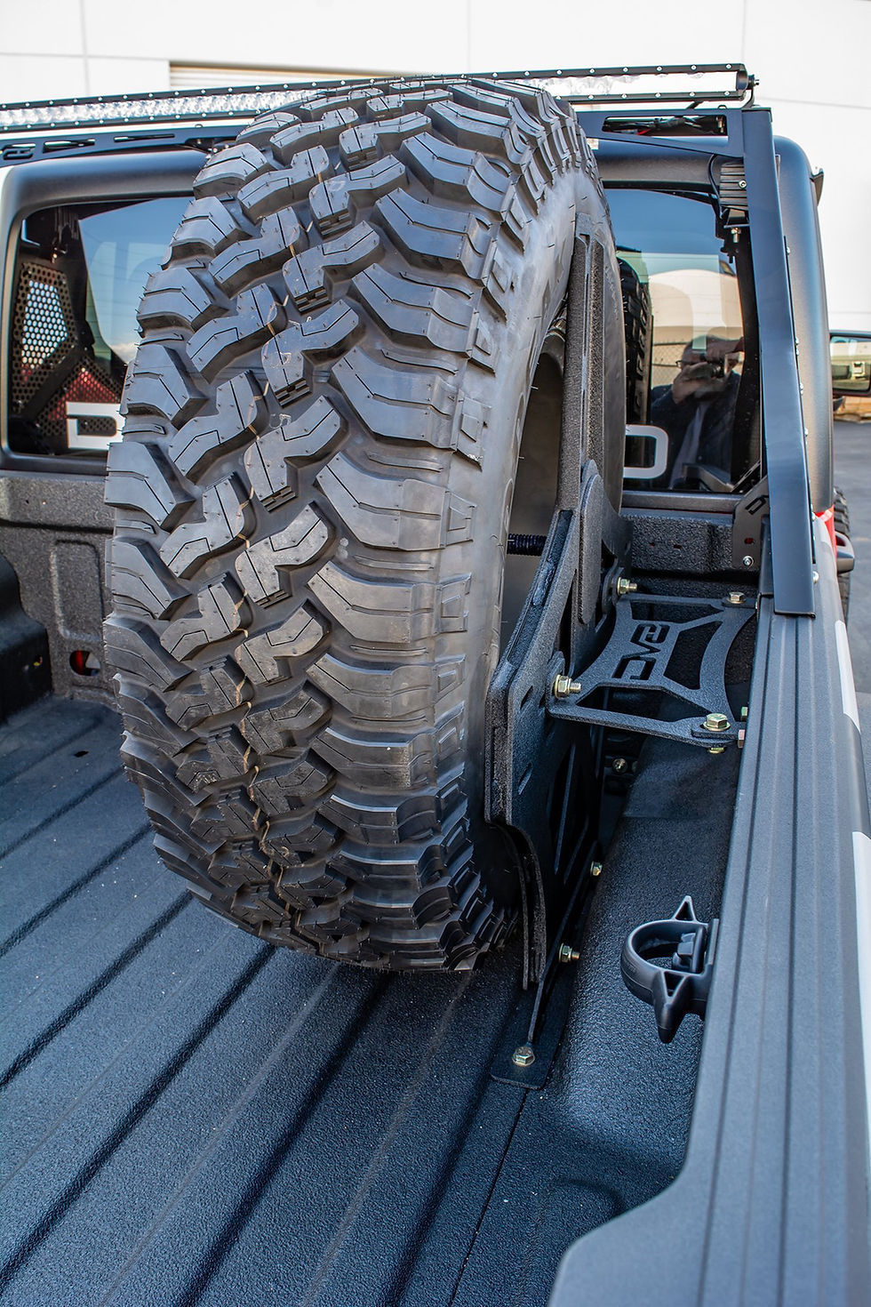 Thumbnail: JEEP Gladiator JT 20-21 - Stand-Up Spare Tire Mount