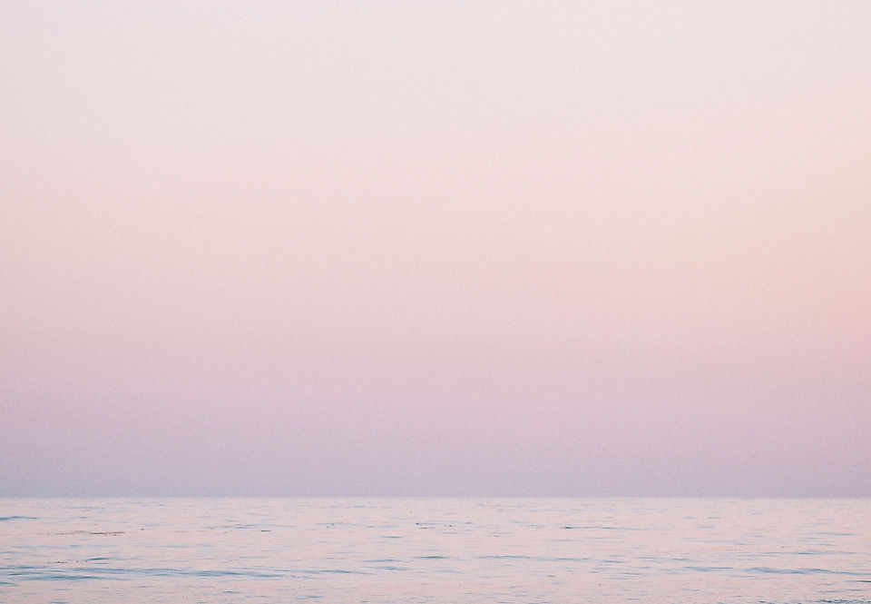 Ruhiger Sonnenuntergang am Meer