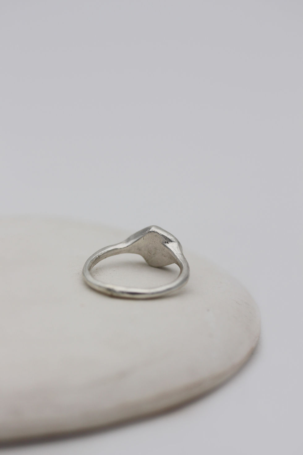 Thumbnail: Anello organico con ametista in argento 925