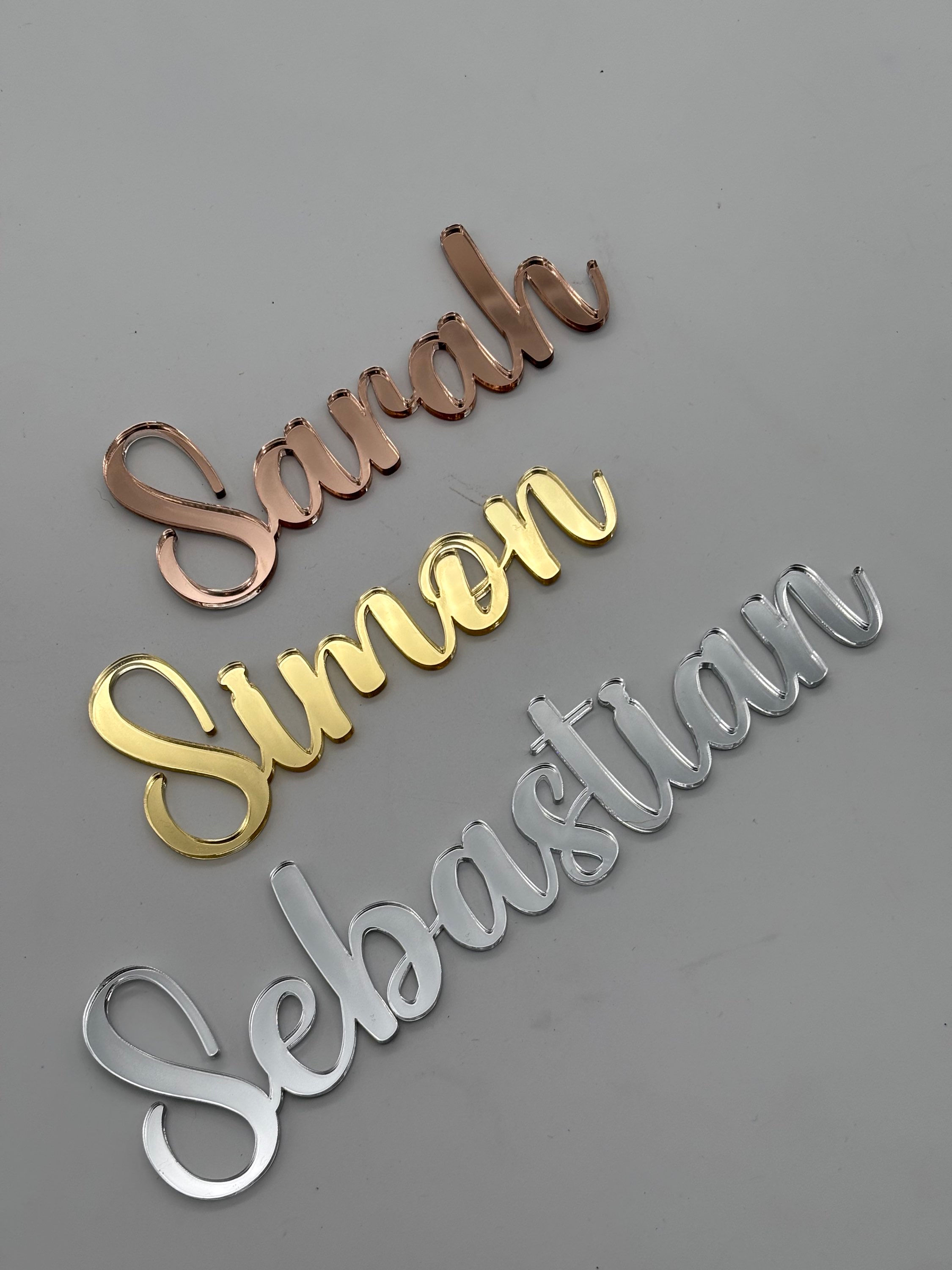 Schriftzug aus Mirror Glass