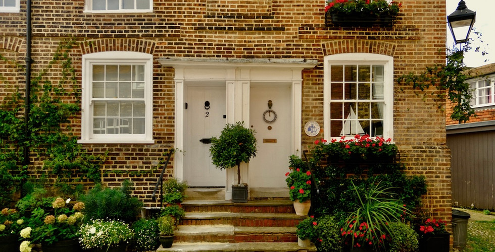 klasyczna kamienica ceglana w Anglii