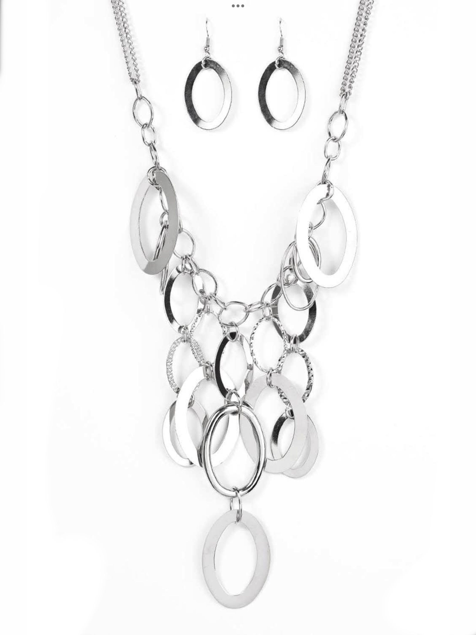 Necklace and earrings set available in 2 colors