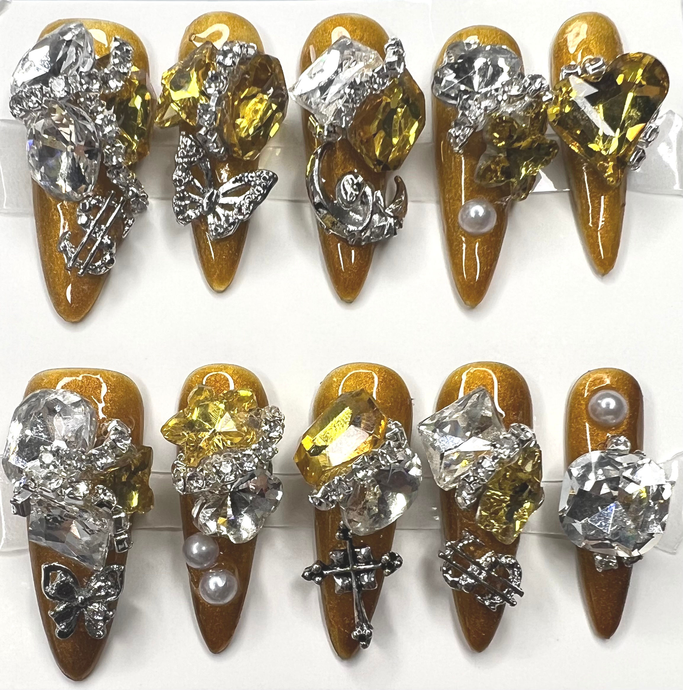 Long, Stiletto Style Handmade Luxury Press-On Nails – Size: Medium.