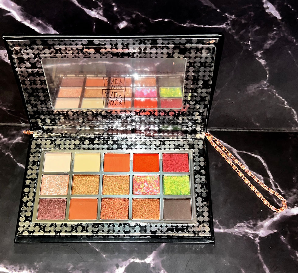 Thumbnail: Mack Andy Purse Eyeshadow Palette 