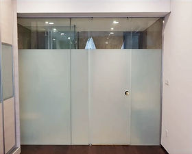 Frosted glass sticker covering the toilet of a modern tinted rumah