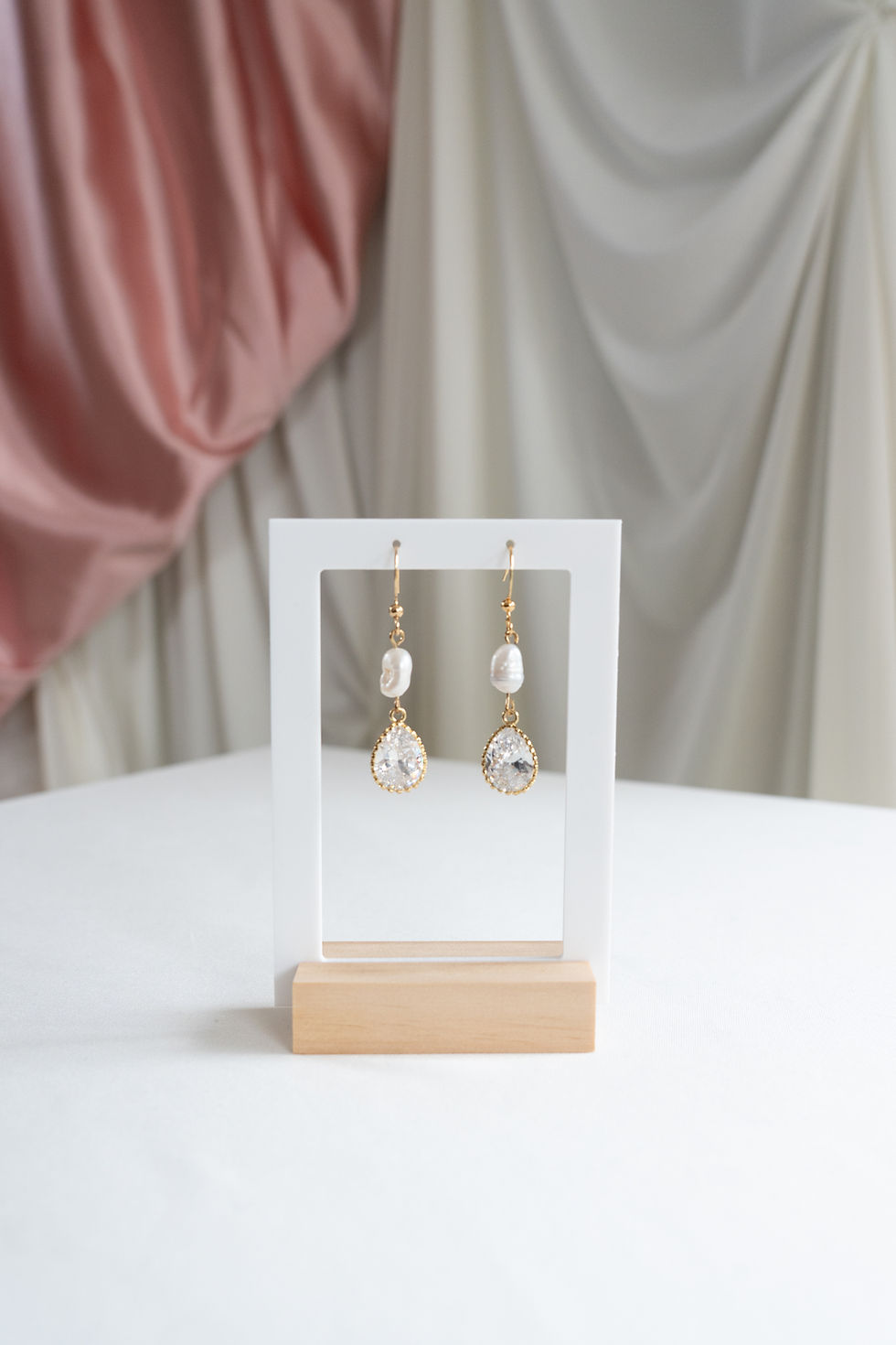 Miniature : boucles d'oreilles pendantes Célia plaqué or