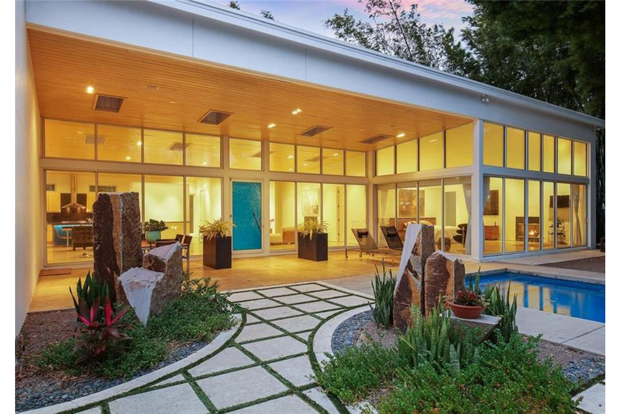 Elegant courtyard