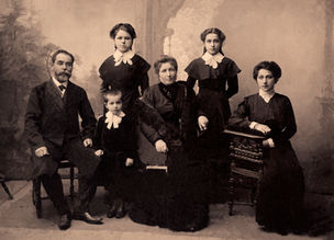 A Guide to Navigating the Tapestry of Family Dynamics