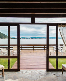 High-end short-term rental services