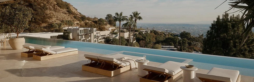 Luxury modern home with panoramic views in the Hollywood Hills