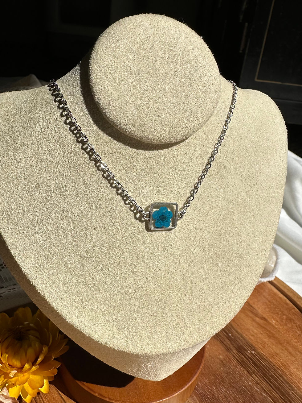 Thumbnail: square-shaped silver necklace