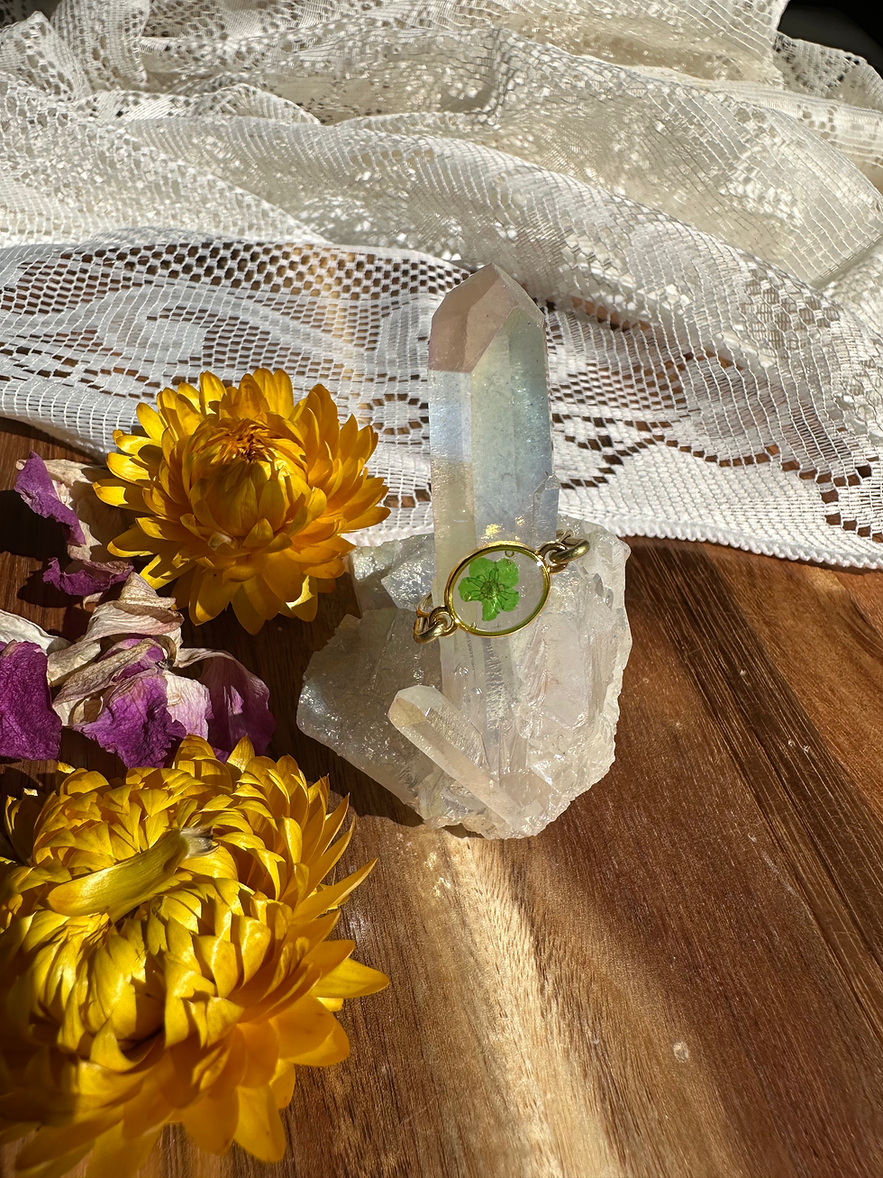 Thumbnail: oval-shaped gold floral ring