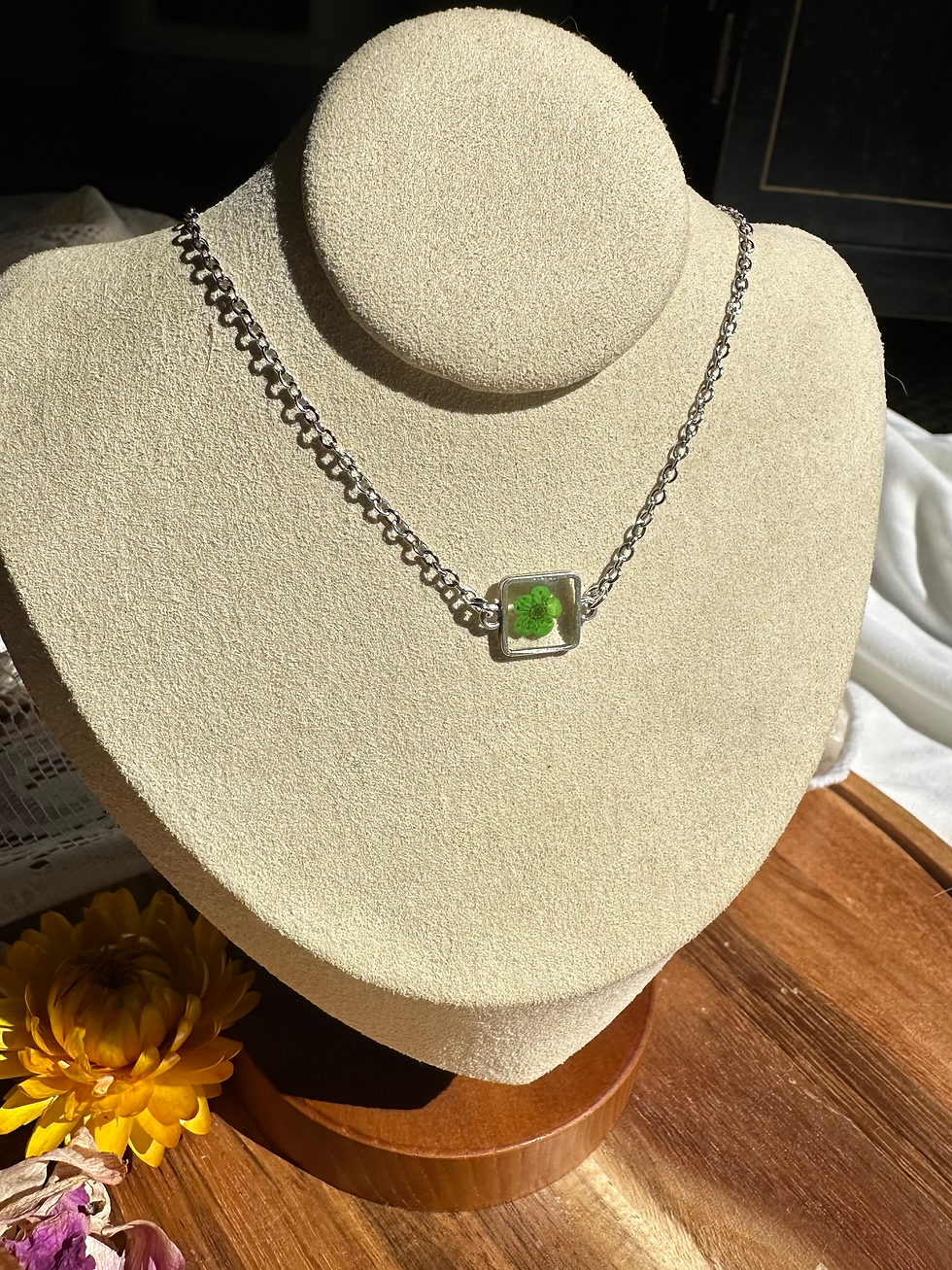 Thumbnail: square-shaped silver necklace