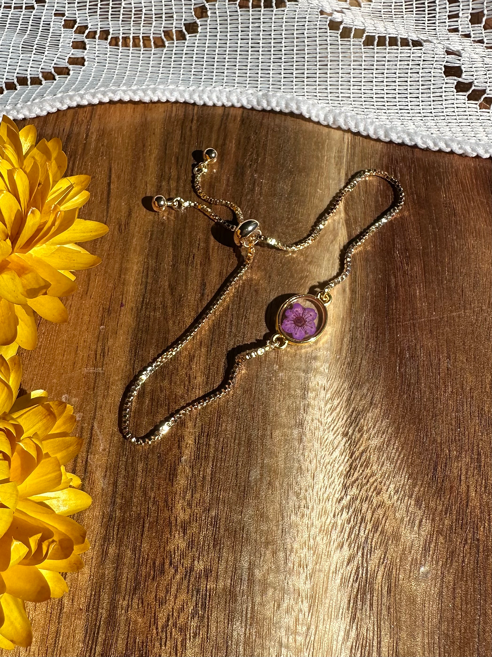 Thumbnail: oval-shaped gold floral bracelet