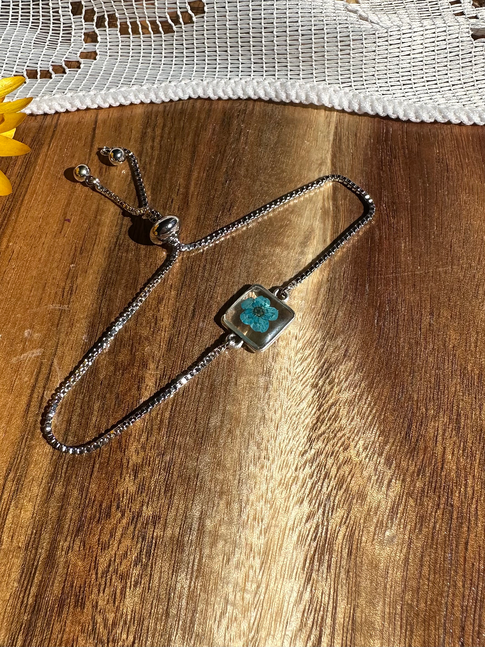 Thumbnail: square-shaped silver floral bracelet