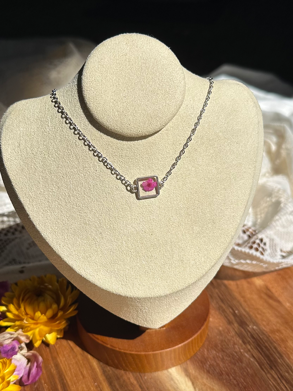 Thumbnail: square-shaped silver necklace