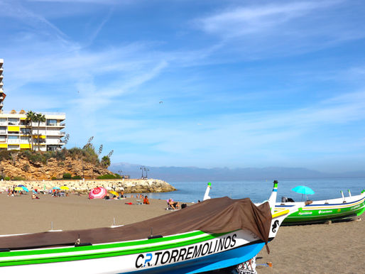 Strand von Torremolinos, Fischerboot im Carihuela-Viertel