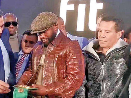 El CMB rinde homenaje a Floyd Mayweather