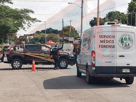 Vecinos hallan a joven muerto sobre la acera