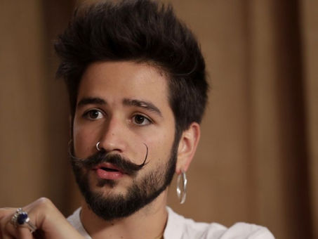 Camilo confiesa si le debe su éxito musical a su característico mostacho