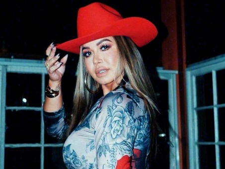 Chiquis Rivera sufre fuerte caída durante concierto