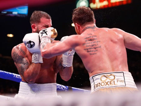 El momento exacto en que Saúl "El Canelo" Álvarez noqueó a Caleb Plant