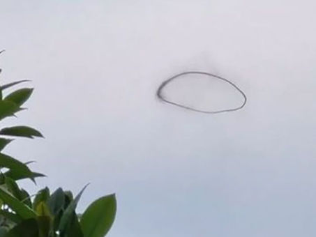 ¿Son extraterrestres? Captan misterioso anillo negro en el cielo de Singapur