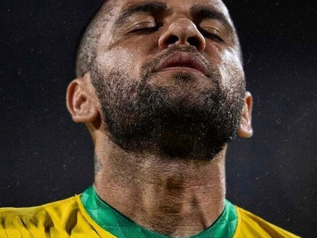 Dani Alves: De trabajar en una granja para ayudar a sus papás a ser el máximo ganador del futbol