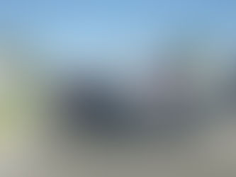 Conductor vuelca con familia y huye