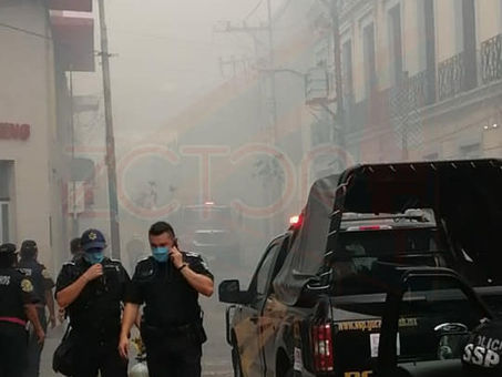 Movilización de Bomberos y policías por Fuerte Incendio