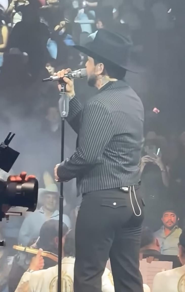 Tremenda Retaguardia de Christian Nodal