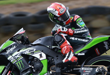 Johnathan Rea takes a double victory at Phillip Island despite the new Reverse Grid Rules